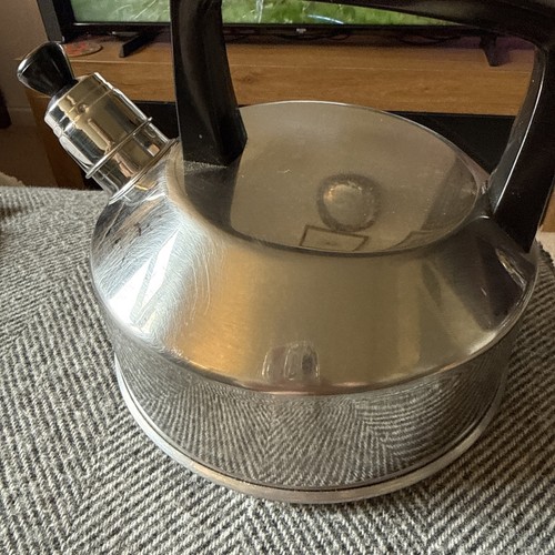 Whistling kettle stove - top, for